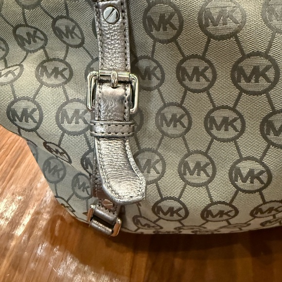 Michael Kors Monogram Gray Bag - Picture 13 of 16